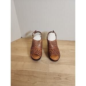 Bella Vita Deb Italian Leather Laser Cut Out Wedge Size 7